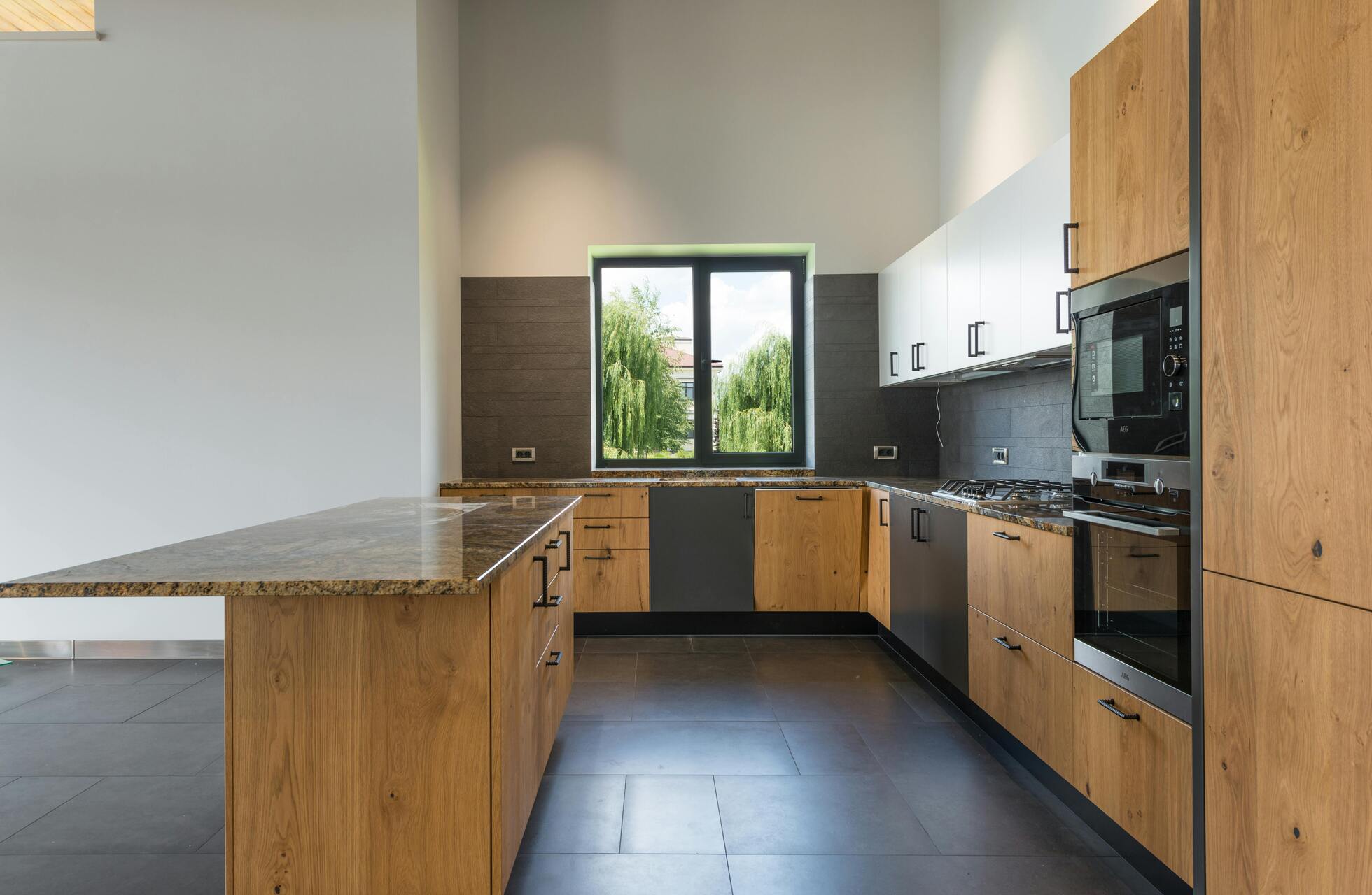 Traditional Wood Kitchen Cabinets